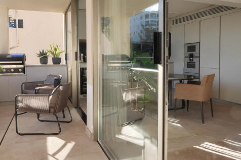REI1101-Modern-high-end-apartment-with-sea-view...