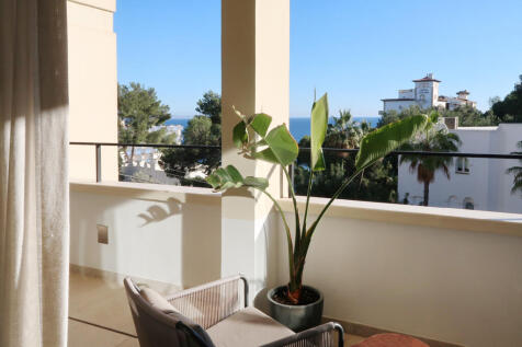 REI1101-Modern-high-end-apartment-with-sea-view...