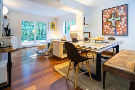 Living Room-7.jpg