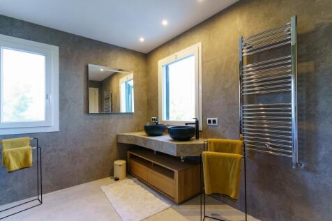 Bathroom-2.jpg