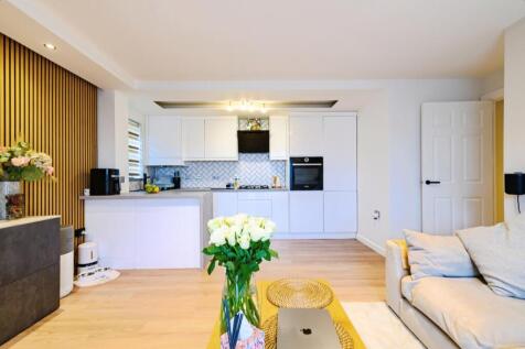 Living/Kitchen Area