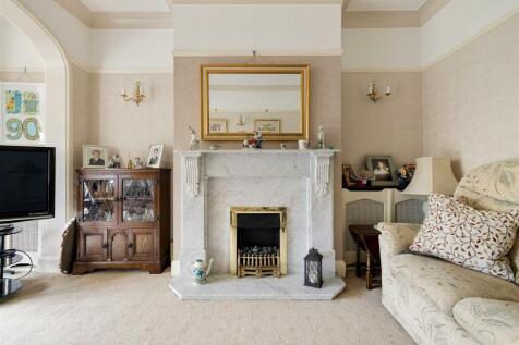 Bressey Grove E18