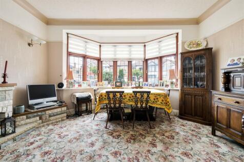 Bressey Grove E18