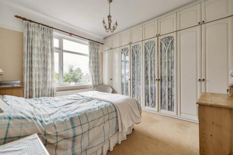 Bressey Grove E18