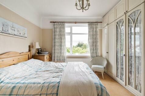 Bressey Grove E18