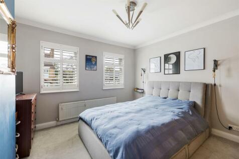 Woodville Road, E18