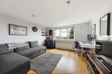 Woodville Road, E18