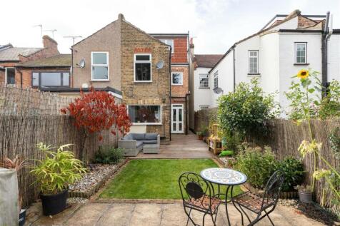Woodville Road, E18