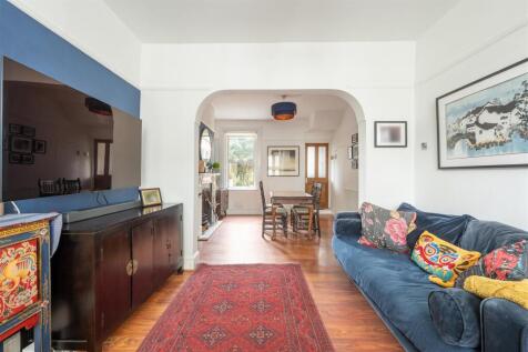 Ashford Road E18