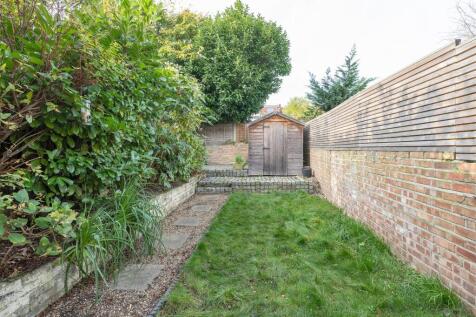Ashford Road E18