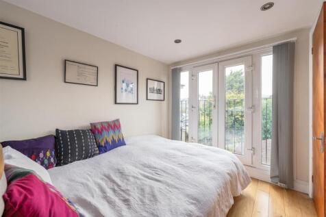 Ashford Road E18