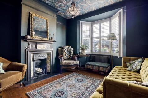 Violet Road, E18