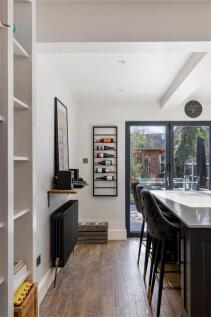 Violet Road, E18