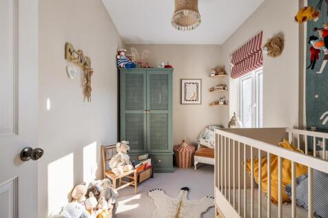 Violet Road, E18