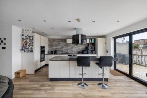 Fullwell Road, IG5