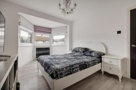 Fullwell Road, IG5
