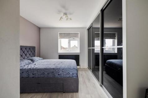 Fullwell Road, IG5