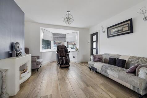 Fullwell Road, IG5