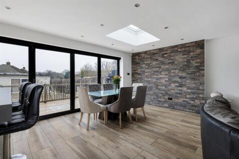 Fullwell Road, IG5