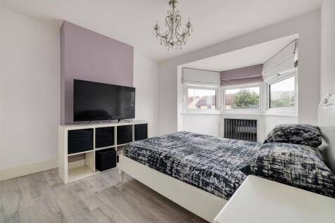 Fullwell Road, IG5