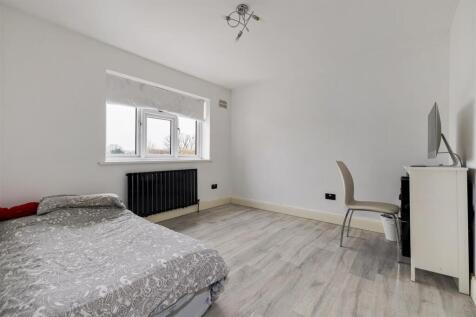 Fullwell Road, IG5