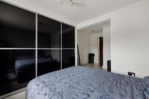 Fullwell Road, IG5