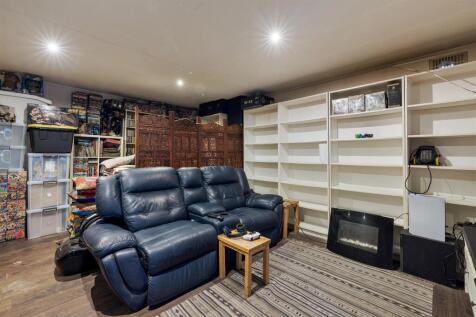 Fullwell Road, IG5