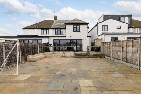 Fullwell Road, IG5