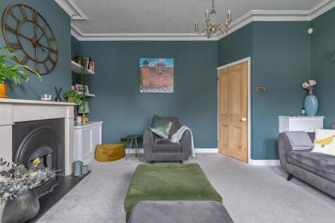Chelmsford Road, E18