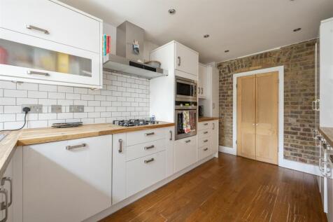 Chelmsford Road, E18