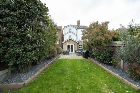 Chelmsford Road, E18