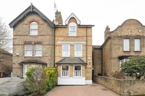 Chelmsford Road, E18