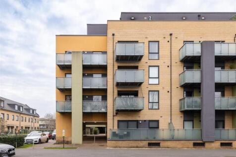 Chigwell Road, E18