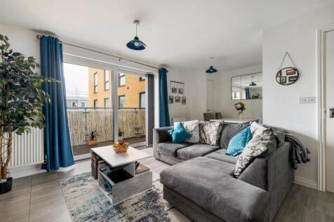 Chigwell Road, E18