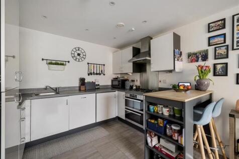 Chigwell Road, E18