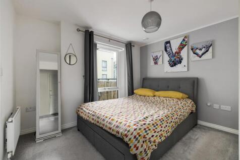 Chigwell Road, E18