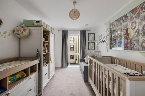 Chigwell Road, E18