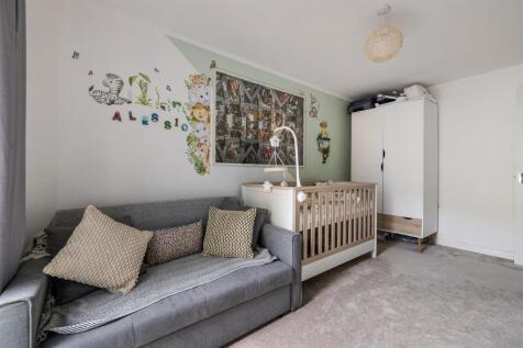 Chigwell Road, E18
