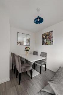 Chigwell Road, E18