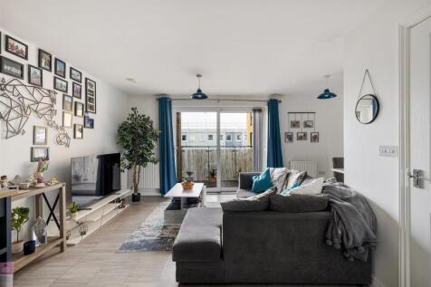 Chigwell Road, E18