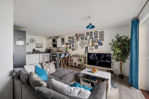 Chigwell Road, E18