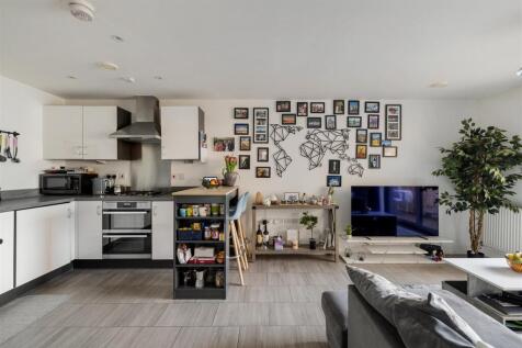 Chigwell Road, E18