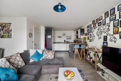 Chigwell Road, E18
