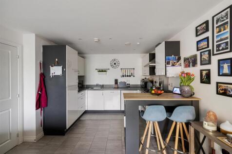 Chigwell Road, E18