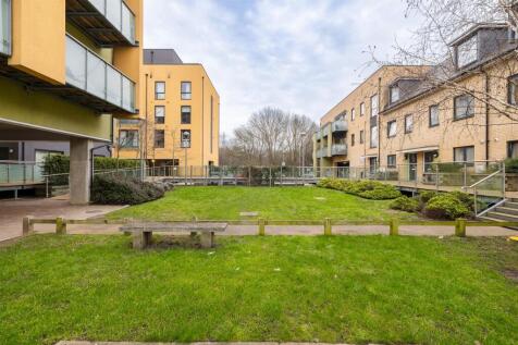 Chigwell Road, E18