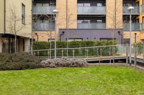 Chigwell Road, E18