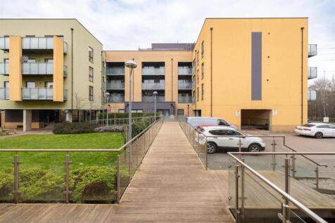 Chigwell Road, E18