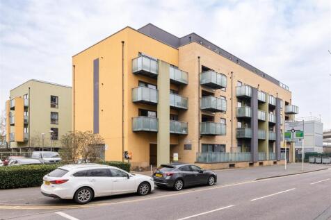 Chigwell Road, E18