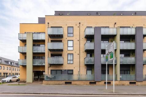 Chigwell Road, E18