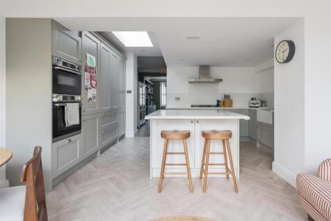 Cowslip Road, E18